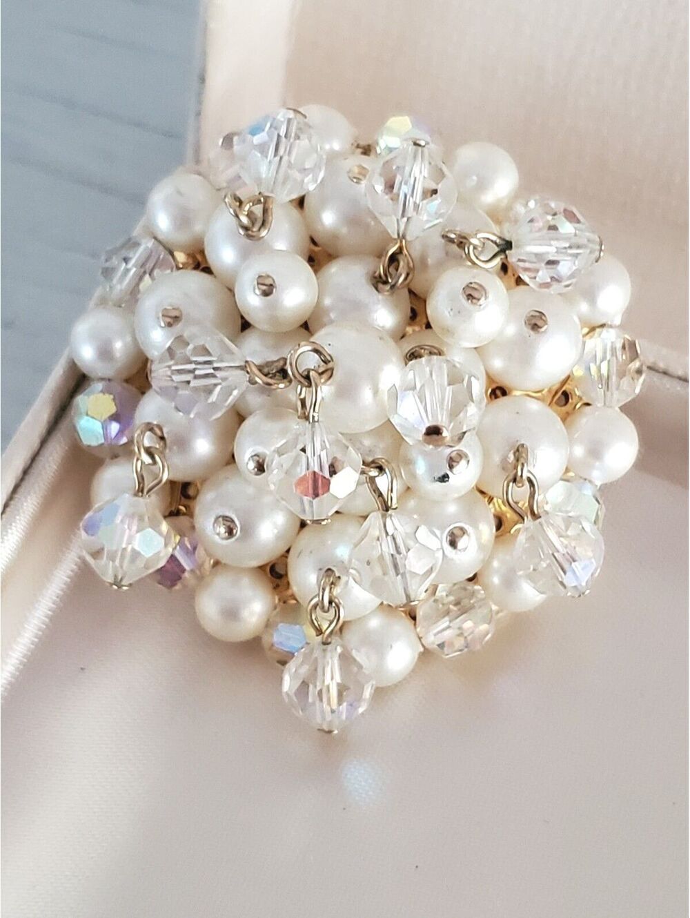 Vintage Signed Kramer Pearl & Aurora Borealis Crystal Cluster Cha-Cha Brooch Pin - Picture 2 of 7